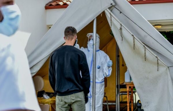 ΗΠΑ : Νέο ρεκόρ κρουσμάτων – Ζητούν ψυγεία για τους νεκρούς – Στον κόσμο του… ο Τραμπ