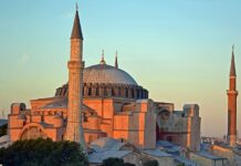 ΑΓΙΑ ΣΟΦΙΑ: Απίστευτες εικόνες – Έστρωσαν τιρκουάζ χαλιά