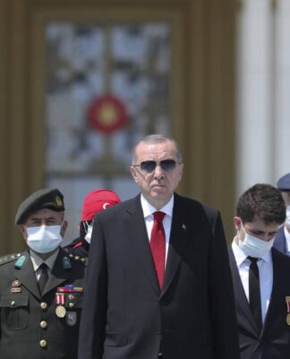 Ερντογάν: Δεν θα υποστείλουν τη σημαία μας, δεν θα φιμώσουν την προσευχή μας