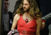Τζέισον Αντιγόνη: Ζητά από τον πρωθυπουργό να κατοχυρώσει τον γκέι γάμο