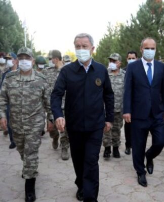 Τουρκικά ΜΜΕ: Στα ελληνοτουρκικά σύνορα ο Ακάρ – Επιθεώρησε τα στρατεύματα