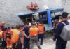 Τραγωδία στην Κίνα: Λεωφορείο «βουτάει» σε λίμνη – 21 μαθητές νεκροί (vid)