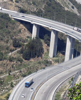 Τραγωδία στην Εγνατία Οδό: Νεκρός άνδρας που έπεσε από γέφυρα