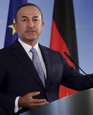 Τσαβούσογλου: Ξεκινήσαμε διάλογο με την Αθήνα – Έγινε τριμερής συνάντηση στο Βερολίνο