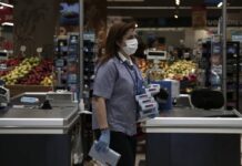 Κορονοϊός: Μάσκες σε όλους τους κλειστούς χώρους εισηγούνται οι λοιμωξιολόγοι