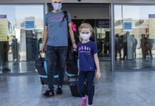 Πανικός στη Ρόδο με απευθείας πτήση από Σουηδία – Τι απαντά ο Θεοχάρης