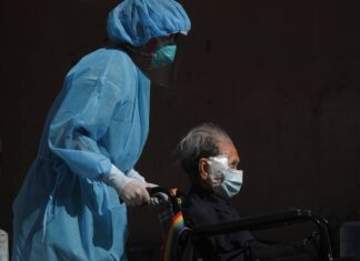 Κορονοϊός: Καμπανάκι ΠΟΥ! Με προσοχή η άρση των μέτρων