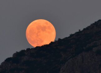 Πανσέληνος Ιουλίου: Απόψε το φεγγάρι του «Κόκκινου Ελαφιού»