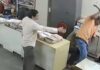 ΣΟΚΑΡΙΣΤΙΚΟ ΒΙΝΤΕΟ: Πλάκωσε στο ξύλο γυναίκα συνάδελφό του επειδή του είπε να φορέσει μάσκα