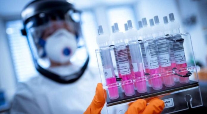 Δερμιτζάκης : Να αναβληθούν θρησκευτικές εκδηλώσεις – «Πρόβλημα» η Θεία Κοινωνία