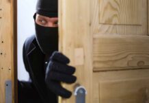 ΠΡΟΣΟΧΗ: Αυτό είναι το κόλπο των ληστών για να «μαρκάρουν» τα σπίτια