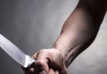 ΤΡΑΓΩΔΙΑ: Αυτοκτόνησε καρφώνοντας ένα μαχαίρι στο στήθος του