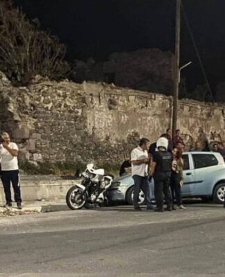 Μυτιλήνη: Αυτοκίνητο έπεσε επάνω σε ομάδα συγκεντρωμένων διαδηλωτών