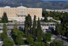 Handelsblatt: Οι Έλληνες εμπιστεύονται και πάλι το κράτος