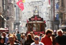 Χιλιάδες Έλληνες τουρίστες στην Τουρκία παρά τις προκλήσεις Ερντογάν