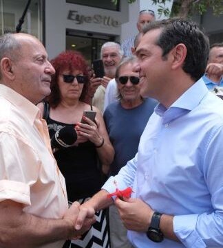 ΤΣΙΠΡΑΣ: Αποθέωση από Ζακυνθινούς: «Να είσαι καλά που άφησες λεφτά»