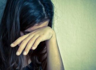 ΦΡΙΚΗ: Δολοφόνησε την 17χρονη κόρη του στον ύπνο της για «λόγους τιμής»