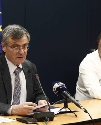 ΚΟΡΩΝΟΪΟΣ: Επιστρέφουν δύο φορές την εβδομάδα οι Τσιόδρας – Χαρδαλιάς