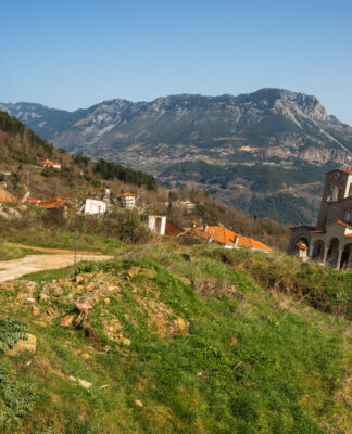 ΑΠΙΣΤΕΥΤΟ: Ο Ναός που στέκει γερμένος αλλά αγέρωχος