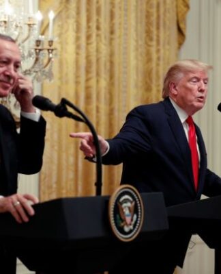 ΤΡΑΜΠ: Αποθεώνει τον Ερντογάν: «Είναι σκακιστής παγκόσμιας κλάσης – Ακούει μόνο εμένα»