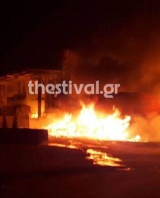 Θεσσαλονίκη: Πανικός από πυρκαγιά – Κινδύνευσαν 4 άτομα