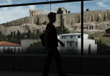 Κορονοϊός: Τρομάζει η διασπορά στην Αττική – Νέοι που επιστρέφουν από τα νησιά τα νέα κρούσματα