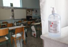Κορονοϊός – Γώγος: Εκ περιτροπής και με μάσκα οι μαθητές στα σχολεία