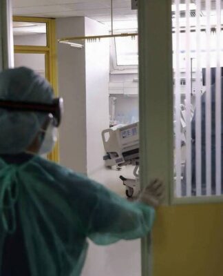 Κορονοϊός: Όλα ανοιχτά πλέον – Ο Τσιόδρας, το SMS και τα τοπικά lockdown