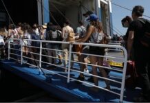 Κορονοϊός – Πέτσας: Υποχρεωτική χρήση μάσκας και στους εξωτερικούς χώρους των πλοίων