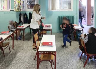 Άνοιγμα σχολείων: Αυτή είναι η νέα ημερομηνία – Τι είπε ο Πέτσας
