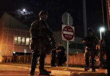 «Ήταν σε αυτοάμυνα» ο 17χρονος που σκότωσε δύο διαδηλωτές, λέει ο δικηγόρος του