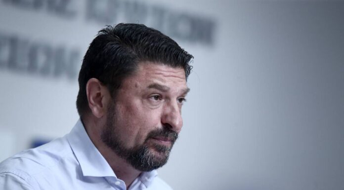 Κορονοϊός – Χαρδαλιάς: Οι γάμοι, το ωράριο στα μπαρ και τα SMS