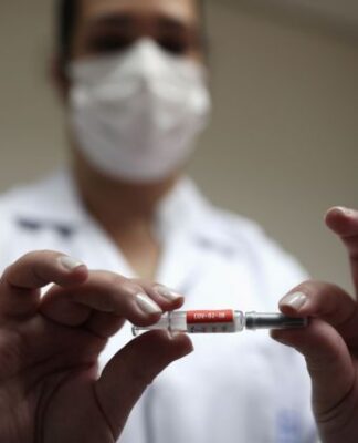 ΚΟΡΩΝΟΪΟΣ: Υπάρχει ελπίδα – Καλά νέα για το εμβόλιο της Moderna
