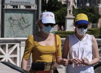 ΚΟΡΩΝΟΊΟΣ – ΜΑΣΚΑ: Νέο ΦΕΚ – Πού είναι υποχρεωτική και πού εξαιρείται έως 31 Αυγούστου