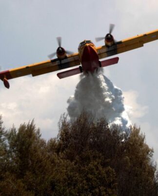 Canadair: Πόσα αεροπλάνα έχει τώρα η Ελλάδα – Γιατί δεν μπορούμε να αγοράσουμε καινούργια