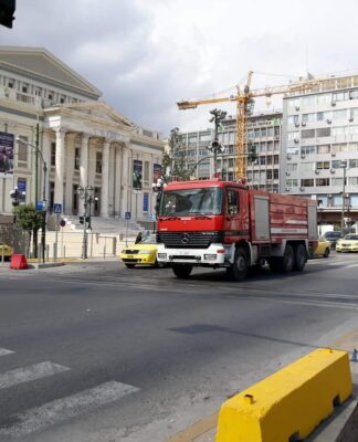 Μεγάλη ΦΩΤΙΑ τώρα στον Πειραιά