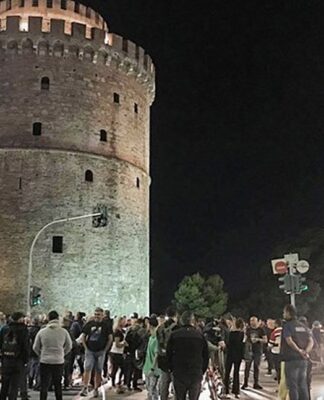 ΘΕΣΣΑΛΟΝΙΚΗ: Έστησαν χορό οι εστιάτορες μετά τα μεσάνυχτα μπροστά στο Λευκό Πύργο