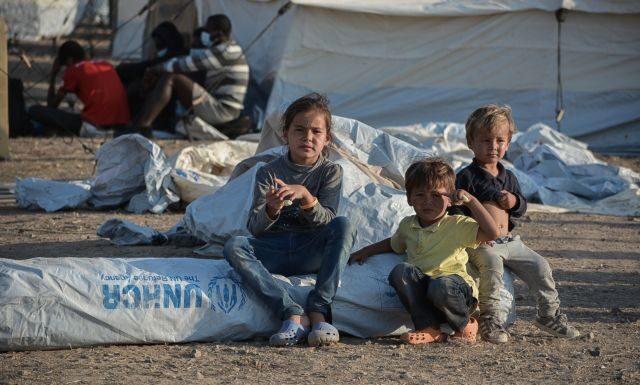 Η Αυστρία στέλνει 400 πλήρως εξοπλισμένα καταλύματα στη Μόρια