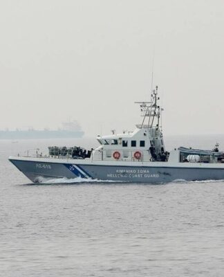 Φωτιά σε τουριστικό πλοίο στον Πόρο: Δύο τραυματίες (ΦΩΤΟ)
