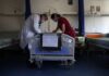 Κορονοϊός: «Καμπανάκι» για Αττική και διασωληνωμένους
