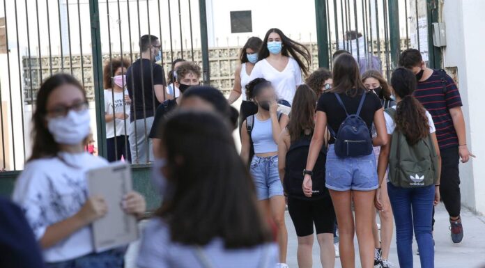 «Βόμβα» Σύψα: «Μάσκα στα παιδιά μέχρι τέλος του σχολικού έτους»