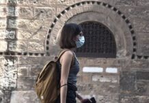 Κορονοϊός – «Βόμβα» από τον αντιπρόεδρο του ΕΟΔΥ: Δεν αποκλείονται νέα μέτρα στην Αττική