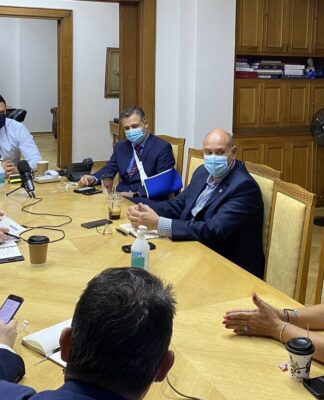 Κορονοϊός: Σύσκεψη Κικίλια για τις ΜΕΘ και την αύξησή τους στην Αττική