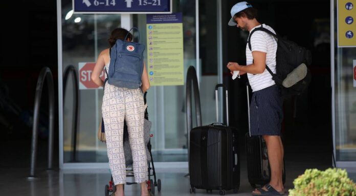 Ηράκλειο: Έφτυνε τους αστυνομικούς στο πρόσωπο, τους κλωτσούσε και τους χτυπούσε – Τι συνέβη
