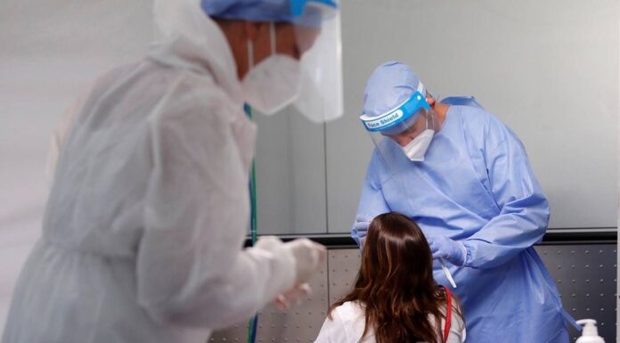 Κορονοϊός: Aνησυχία για τη μεγάλη διασπορά από νέους – Αυξήθηκαν διασωληνωμένοι και νεκροί