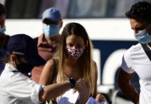 Κορονοϊός: «Πονοκέφαλος» οι συνωμοσιολόγοι κατά του Covid-19