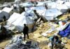 ΜΟΡΙΑ: Πρόσφυγες επιστρέφουν στον καμένο καταυλισμό – Δείτε το λόγο