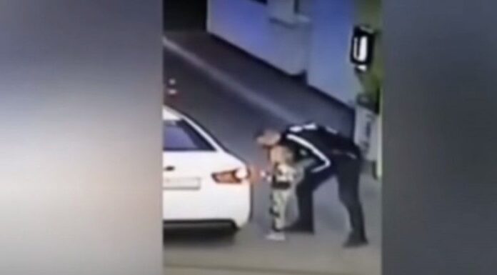 ΣΟΚΑΡΙΣΤΙΚΟ ΒΙΝΤΕΟ: Καρέ καρέ η απαγωγή 4χρονης σε βενζινάδικο