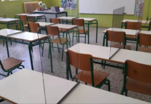 ΣΧΟΛΕΙΑ: Γονείς στη Θεσσαλονίκη έβαλαν πλεξιγκλάς στα θρανία (ΦΩΤΟ)