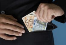 ΑΠΑΤΗ: Πλήρωσαν 7.000 ευρώ για να λύσουν τα μάγια και να διώξουν τα προβλήματα υγείας
